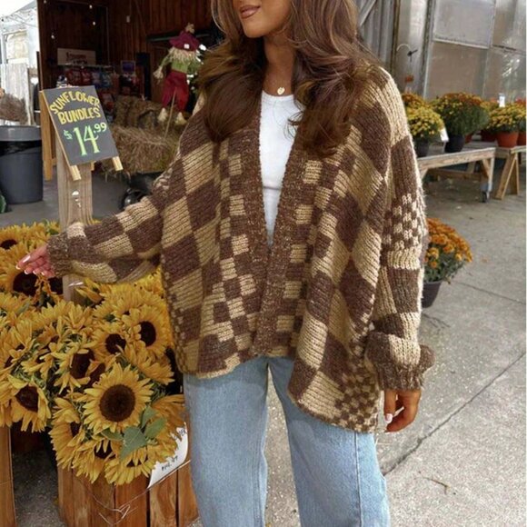 Khaki Checkered Women's Oversized Knitted Cardigan - Picture 3 of 9